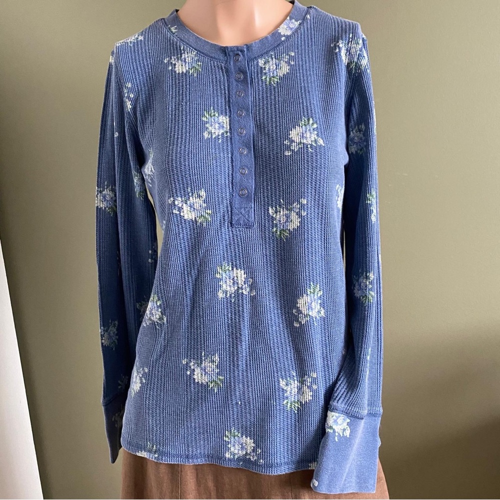 Aerie shirt women’s large blue floral waffle knit Henley snap close